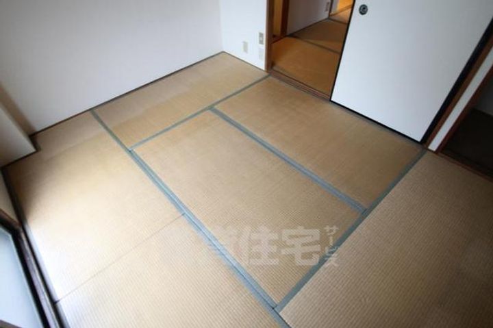 香里北ハイツの寝室