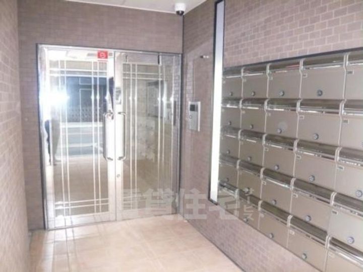 朝日プラザアクルス城東の玄関