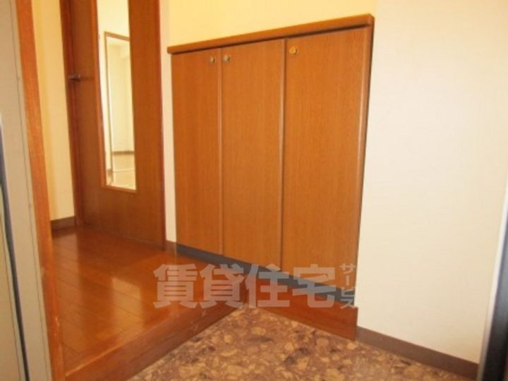 アーバン藤里の玄関