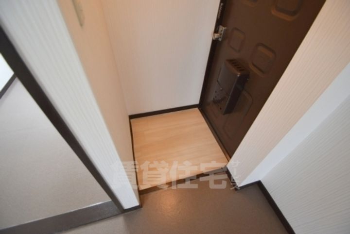 ウエムラビル5Aの玄関