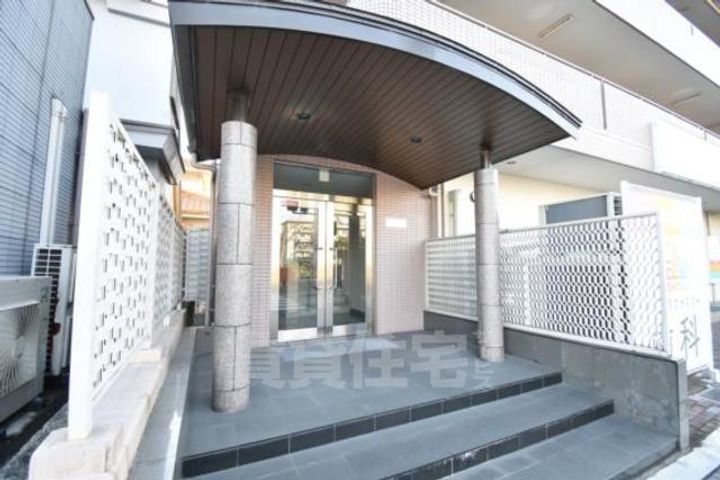 大阪府堺市北区新金岡町5丁の賃貸マンションの玄関