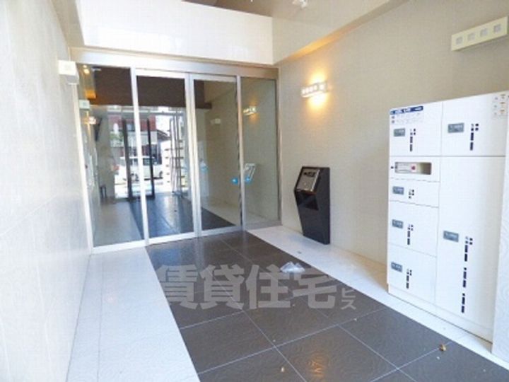 福岡県福岡市博多区吉塚6丁目の賃貸マンションの玄関