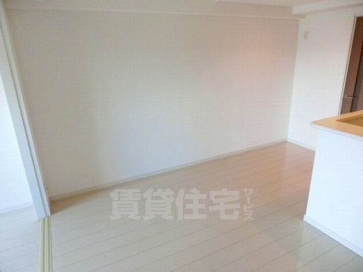 福岡県福岡市博多区吉塚6丁目の賃貸マンションの居間