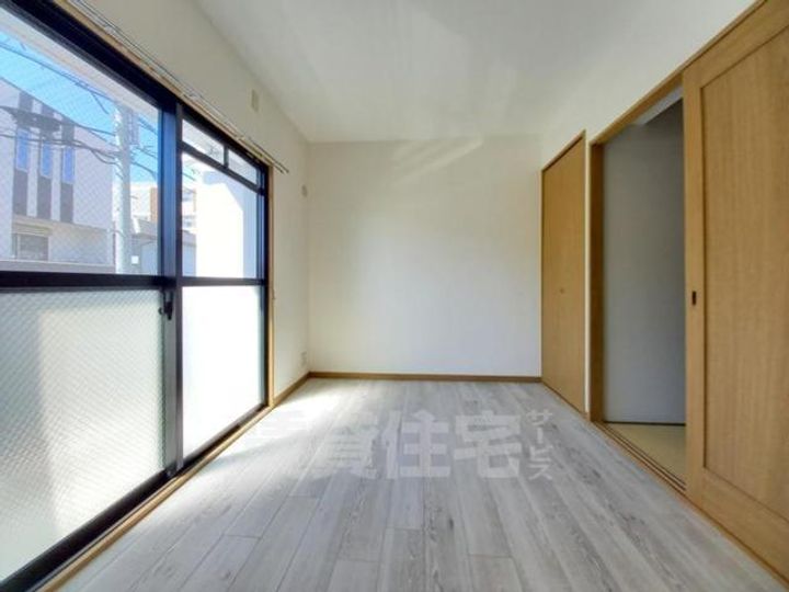 大阪府豊中市長興寺南3丁目の賃貸マンションの内装