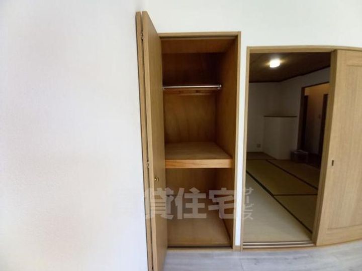 大阪府豊中市長興寺南3丁目の賃貸マンションの内装