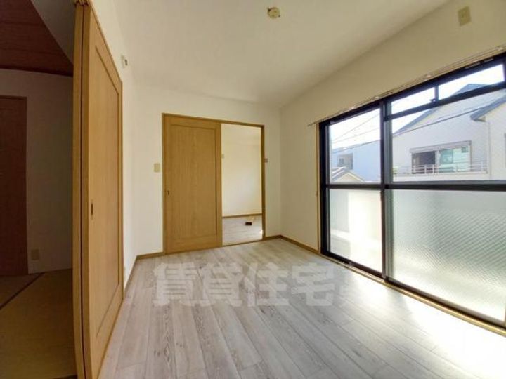 大阪府豊中市長興寺南3丁目の賃貸マンションの居間