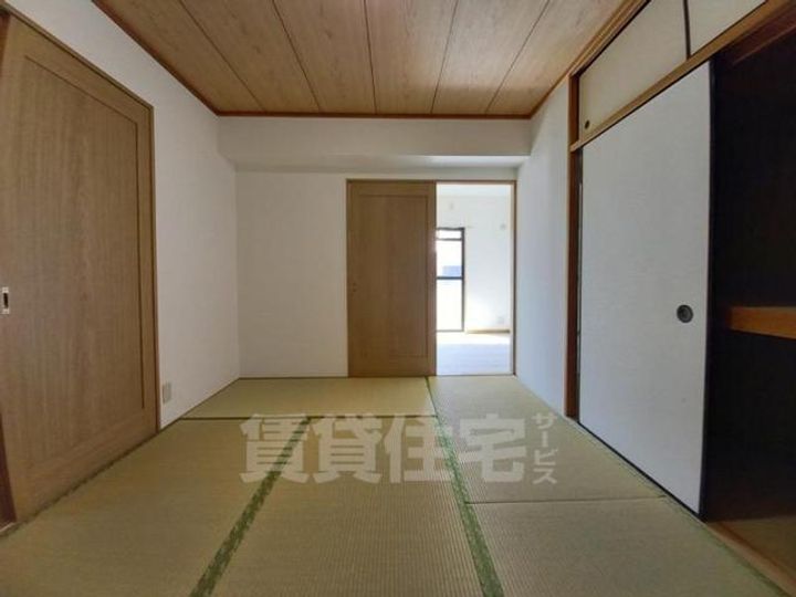 大阪府豊中市長興寺南3丁目の賃貸マンションの居間