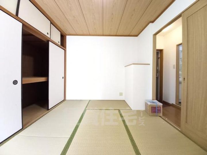 大阪府豊中市長興寺南3丁目の賃貸マンションの寝室