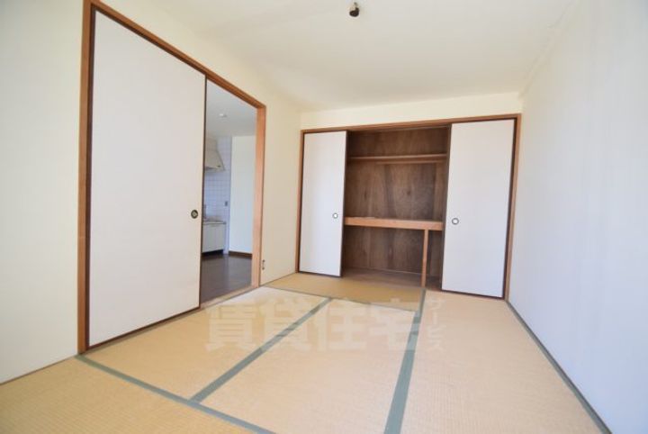 大阪府茨木市駅前1丁目の賃貸マンションの寝室