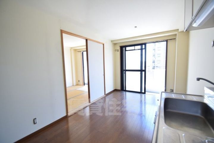 大阪府茨木市駅前1丁目の賃貸マンションの寝室