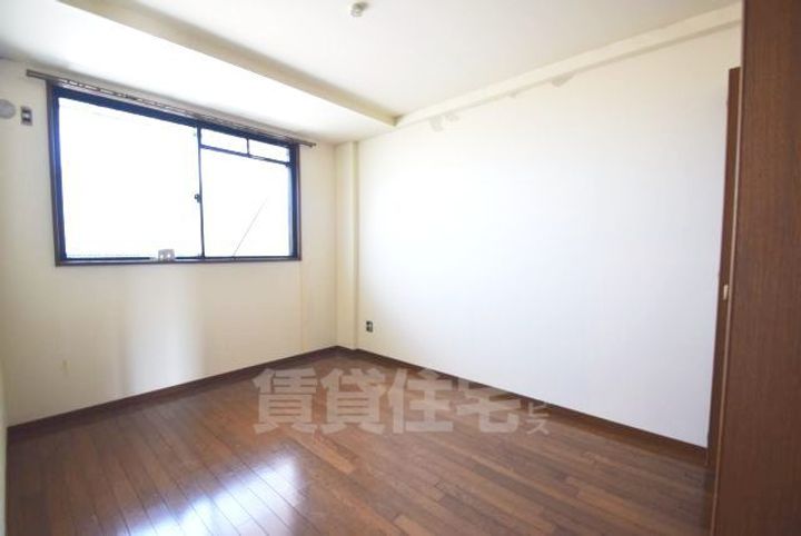 大阪府茨木市駅前1丁目の賃貸マンションの居間