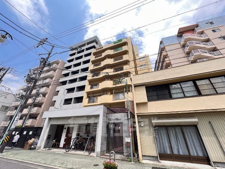 イエローハウス栄の外観