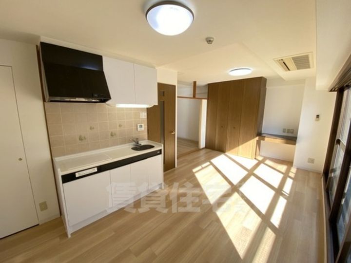 大阪府大阪市淀川区西宮原2丁目の賃貸マンションの居間