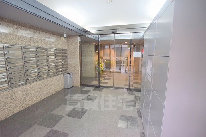 大阪府大阪市淀川区西宮原2丁目の賃貸マンションの玄関