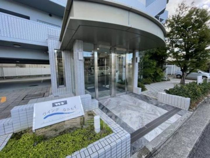 大阪府堺市北区中百舌鳥町1丁の賃貸マンションの玄関