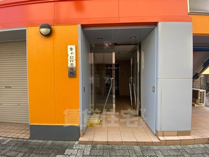 大阪府豊中市南桜塚1丁目の賃貸マンションの玄関