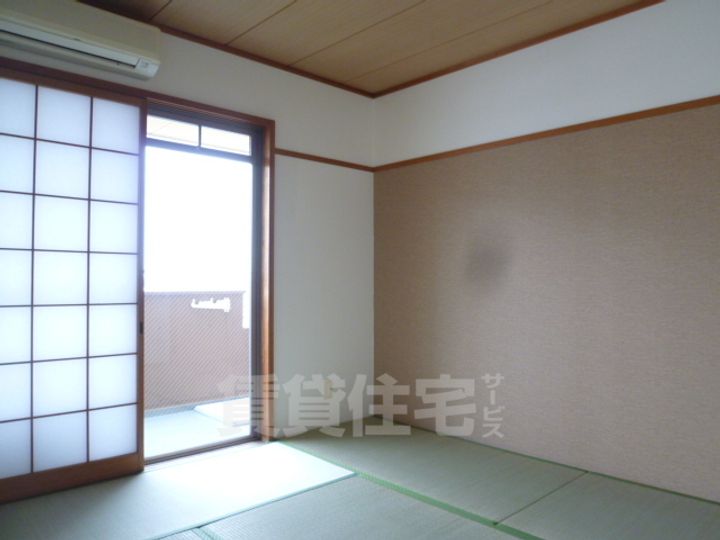 大阪府豊中市南桜塚1丁目の賃貸マンションの居間