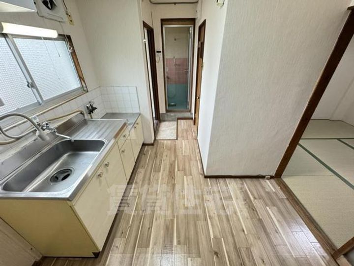 東和マンションの居間