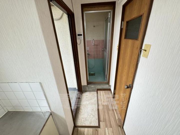 東和マンションの玄関