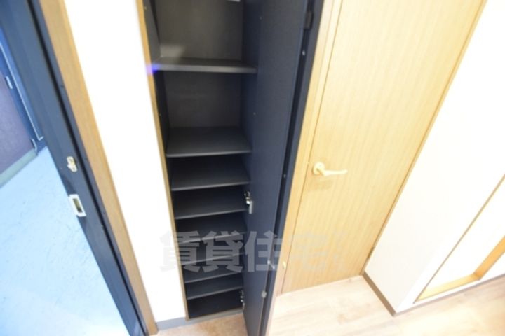 大阪府堺市西区上野芝町2丁の賃貸マンションの内装