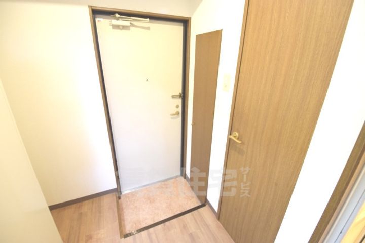 大阪府堺市西区上野芝町2丁の賃貸マンションの玄関