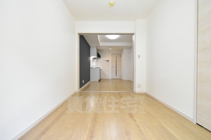 大阪府堺市西区浜寺石津町西4丁の賃貸アパートの寝室