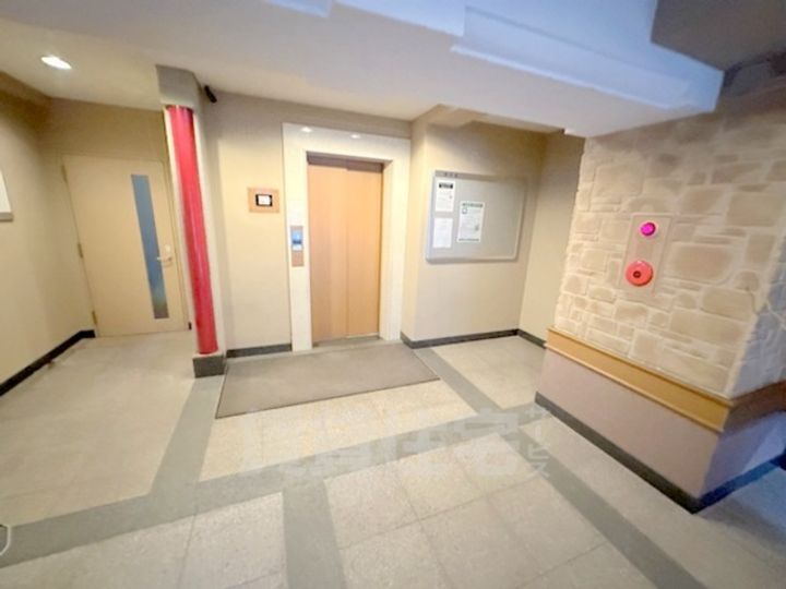 プラネシア星の子四条西洞院の玄関