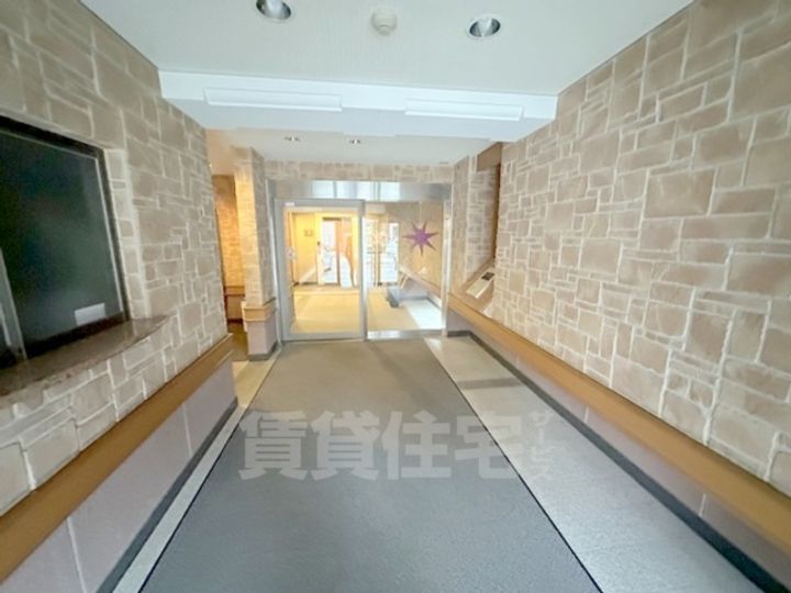 プラネシア星の子四条西洞院の玄関