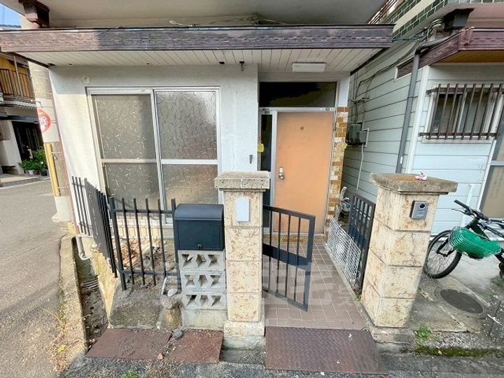 大阪府松原市天美東1丁目(一戸建)の賃貸物件の玄関