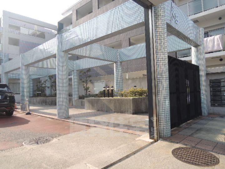 シオンズガーデン花川(元おおきに花川サニーアパートメント)の玄関