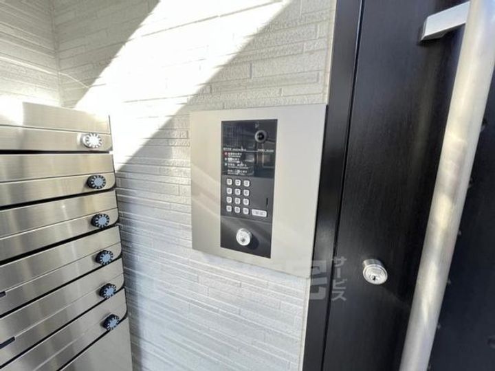 大阪府豊中市豊南町東3丁目の賃貸アパートの玄関