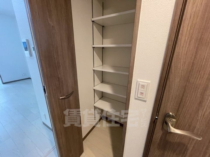 大阪府高石市高師浜4丁目の賃貸マンションの内装
