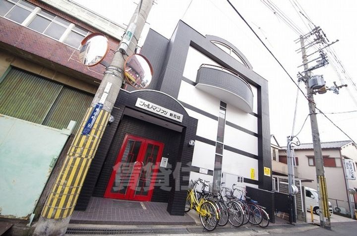 シャルマンフジ新石切の外観