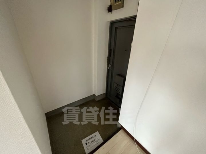 伊助ハイツの玄関