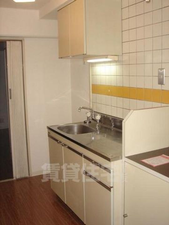 京都府京都市右京区嵯峨天龍寺若宮町の賃貸マンションのキッチン