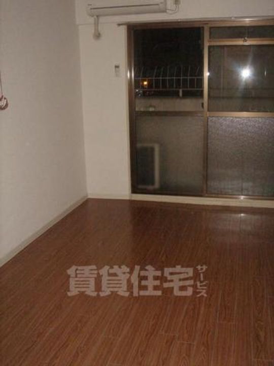 京都府京都市右京区嵯峨天龍寺若宮町の賃貸マンションの居間