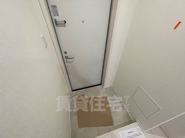 大阪府堺市西区鳳中町8丁の賃貸アパートの玄関