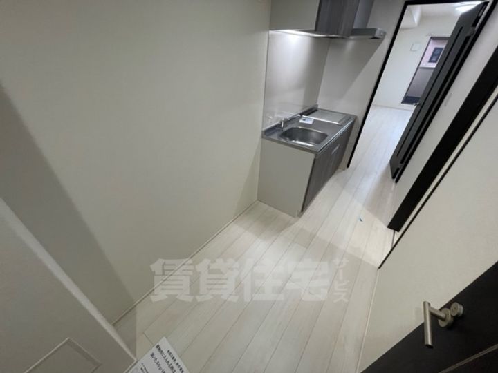 大阪府堺市西区鳳中町8丁の賃貸アパートの玄関