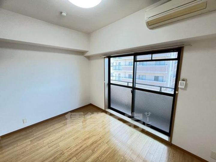 大阪府豊中市庄内西町4丁目の賃貸マンションの居間