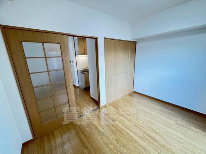 大阪府豊中市庄内西町4丁目の賃貸マンションの内装