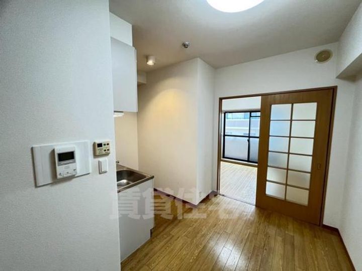 大阪府豊中市庄内西町4丁目の賃貸マンションの内装