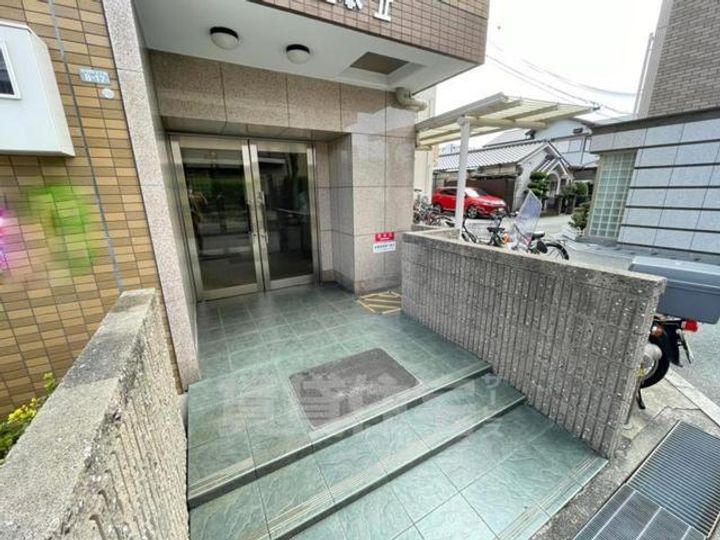グローリーハイツ山本2の玄関