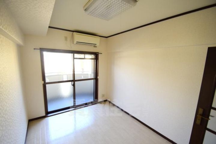 大阪府大阪市住吉区山之内3丁目の賃貸マンションの居間