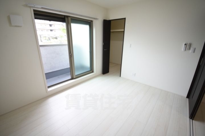 大阪府堺市西区浜寺石津町中2丁の賃貸アパートの寝室