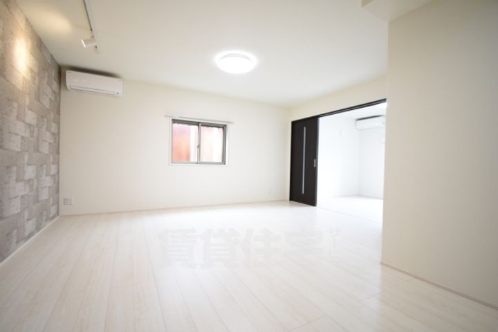 大阪府堺市西区浜寺石津町中2丁の賃貸アパートの居間