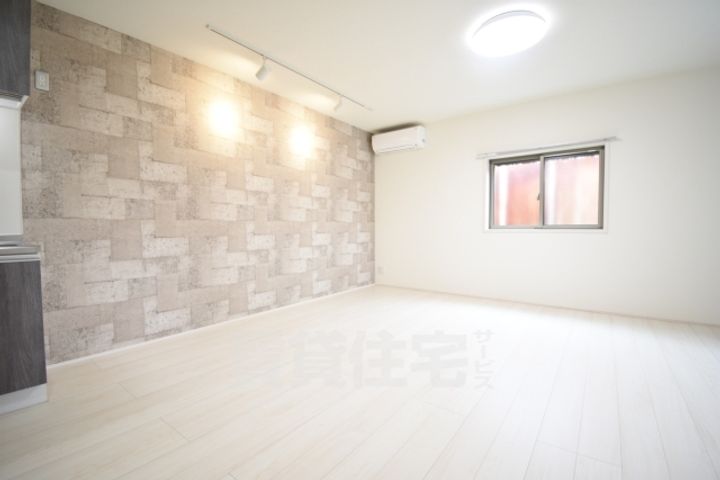 大阪府堺市西区浜寺石津町中2丁の賃貸アパートの居間