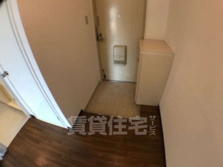 三和マンションの玄関