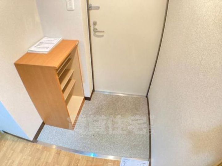 大阪府豊中市刀根山4丁目の賃貸アパートの玄関