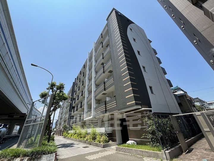 セレニテ甲子園の外観