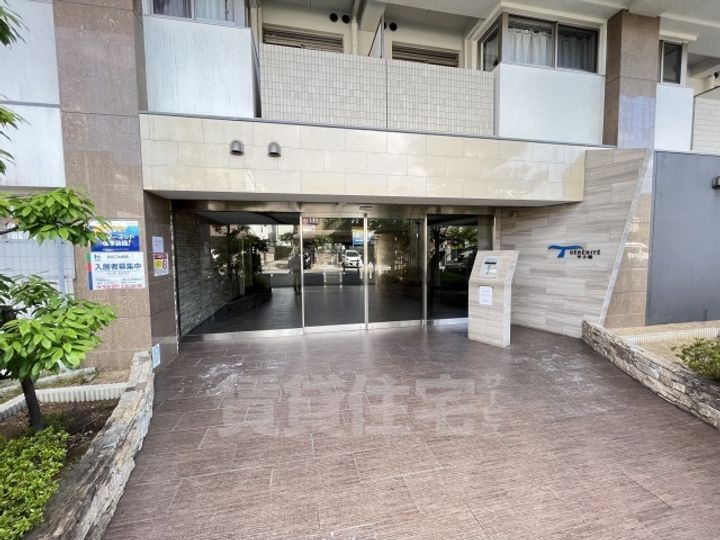 セレニテ甲子園の玄関